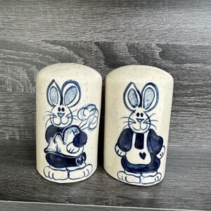 Blue‎ & White Stoneware Bunny Rabit Pepper Shaker Hand Painted